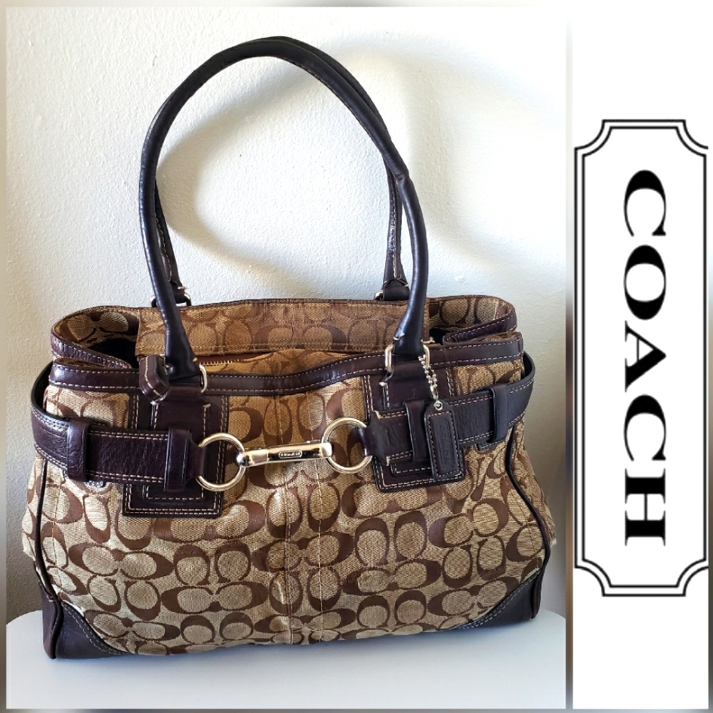 🌺Authentic 🌺 Coach Cavas Bag.